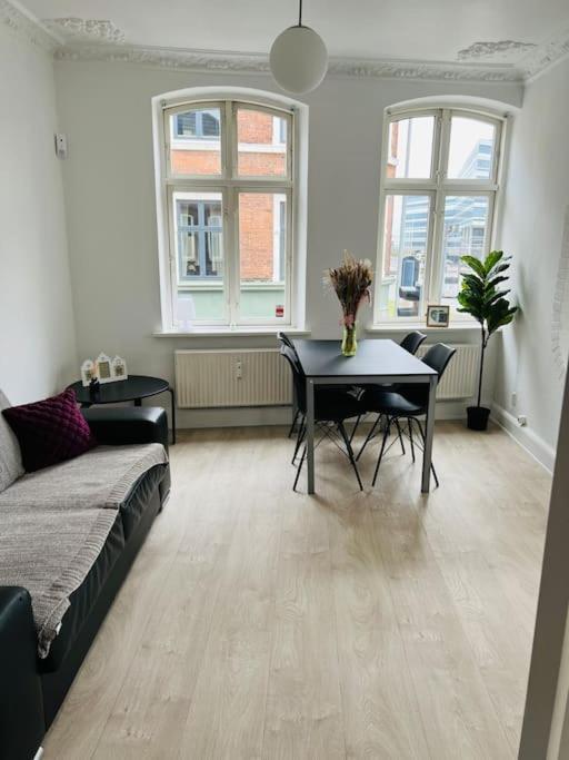 Lejlighed Lovely 1-bedroom In C